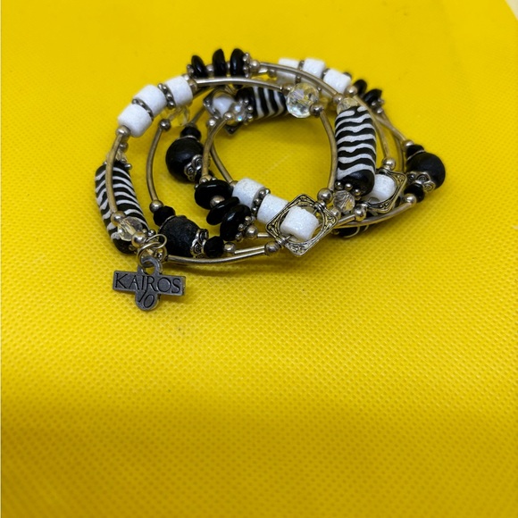 Kairos10 Black and White Mixed Materials Beaded Wrap Bracelet - Picture 2 of 2